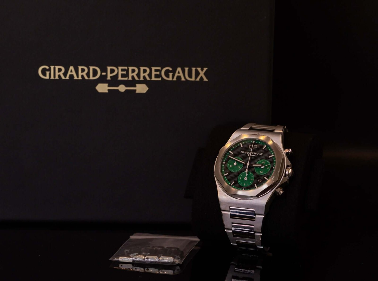 Girard Perregaux Laureato Chronograph 42mm Limited Edition - Image 12